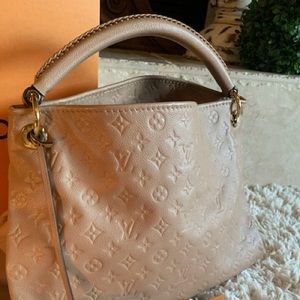 Authentic Louis Vuitton Artsy MM